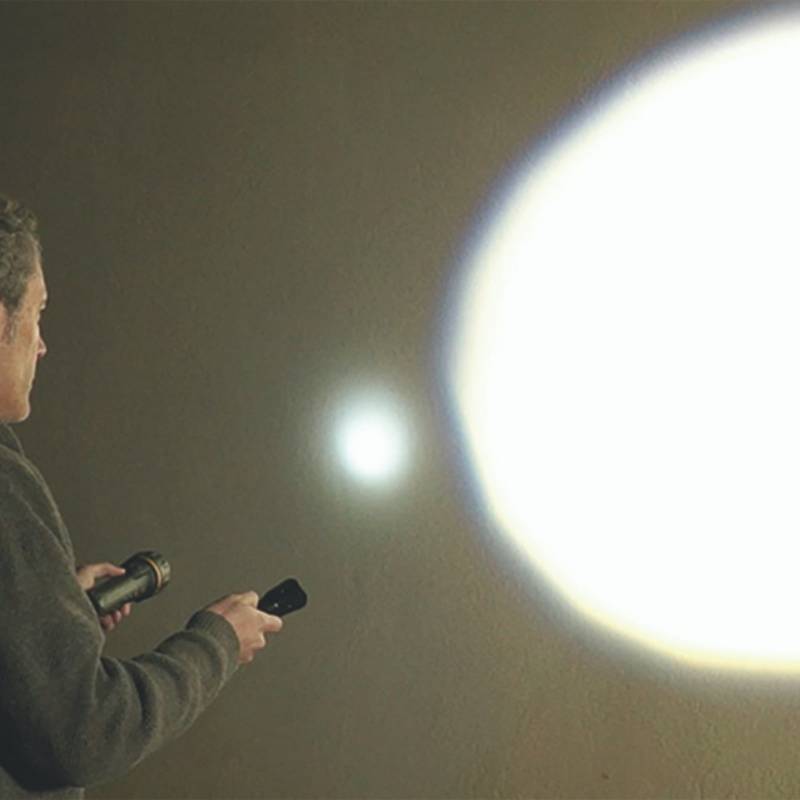 1 x Poderosa lanterna com tecnologia LED Super Flashlight